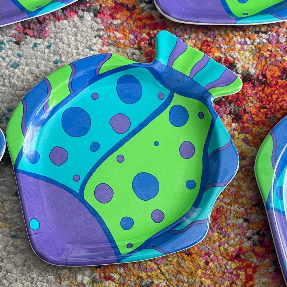 Colorful Fish-Shaped Plates - Picture 1 of 7